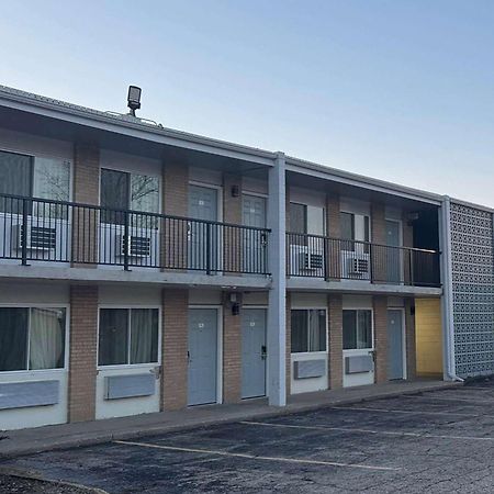 Super 8 By Wyndham Rockford South Otel Dış mekan fotoğraf